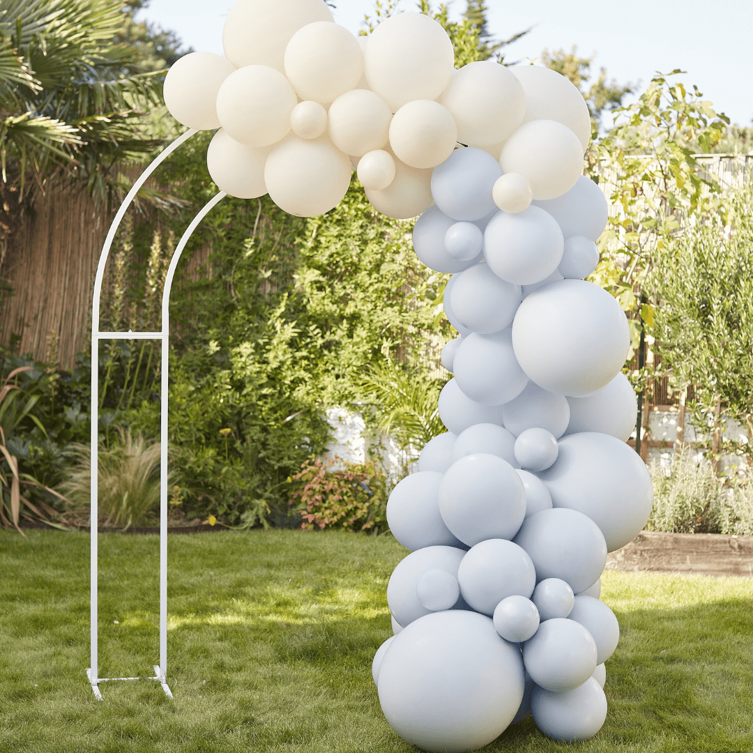 arche a ballons nude et bleu pour baby shower