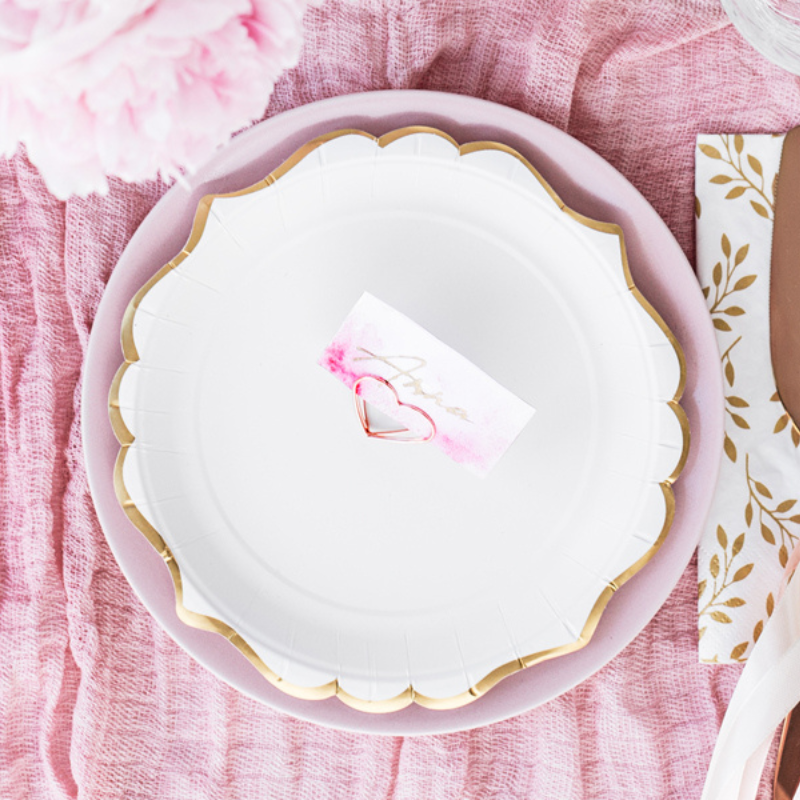 Assiettes jetables blanches avec bordure dorée pour mariage et EVJF