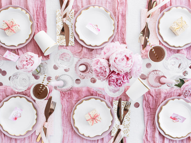 Assiettes jetables blanches avec bordure dorée pour mariage et EVJF