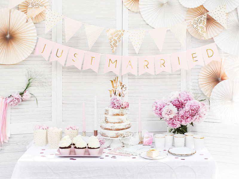 Assiettes jetables blanches avec bordure dorée pour mariage et EVJF