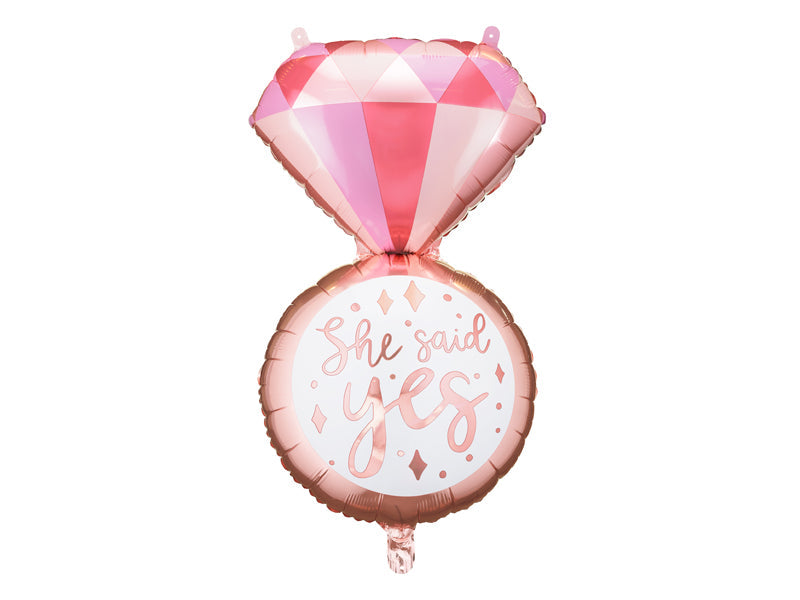 Ballon rose en forme d'alliance avec inscription "She said yes" pour EVJF
