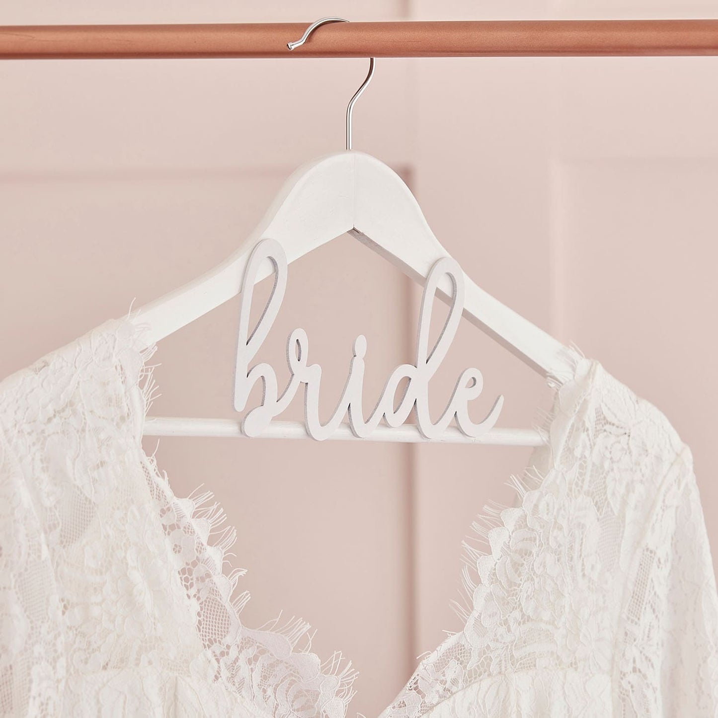 Cintre Bride Blanc en bois pour EVJF Mariage