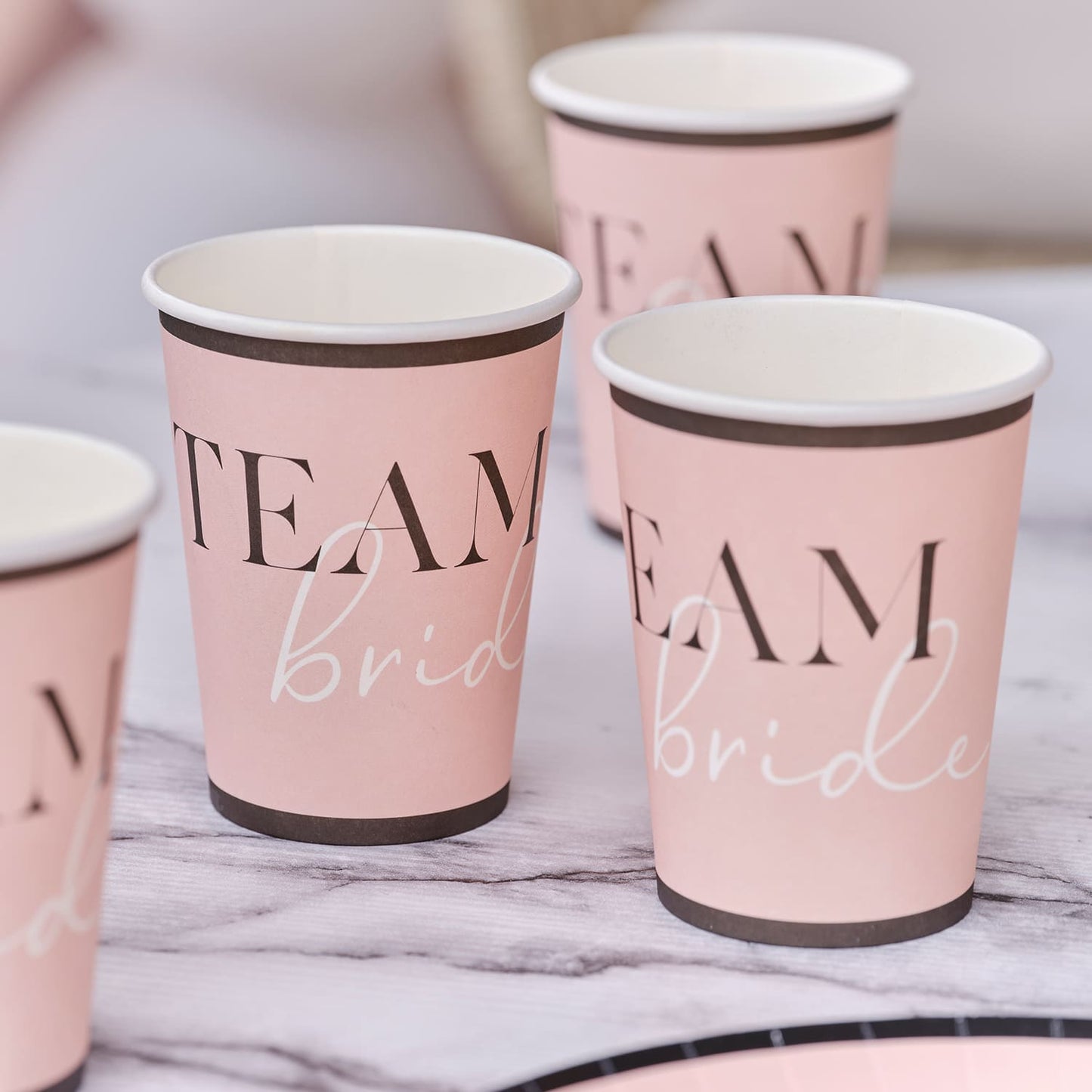 Verres rose pastel pour EVJF avec ecriture Team Bride