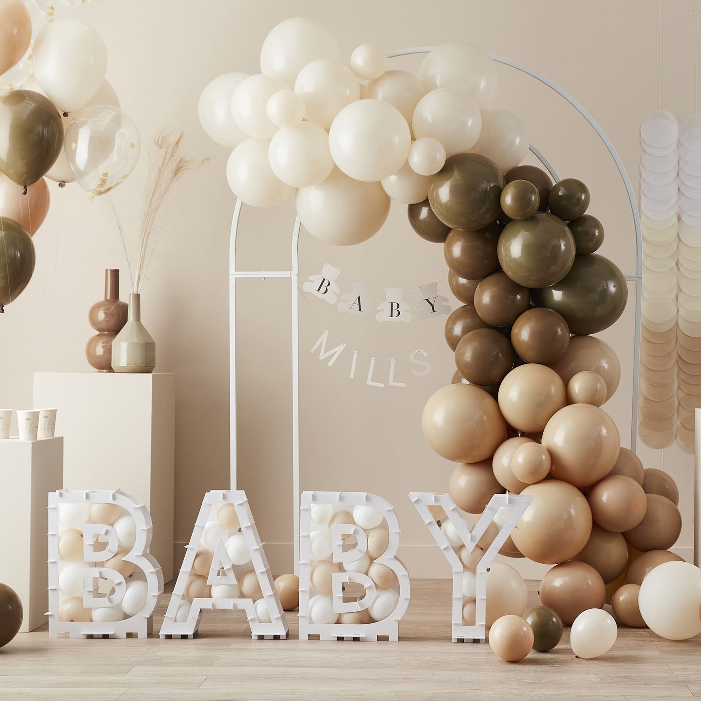 Arche à Ballons Nude & Taupe pour baby shower