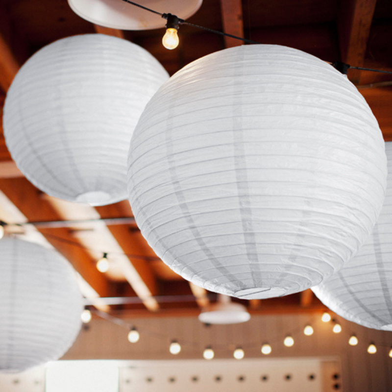 Lanternes blanches de 35cm de diametre pour décorer le mariage